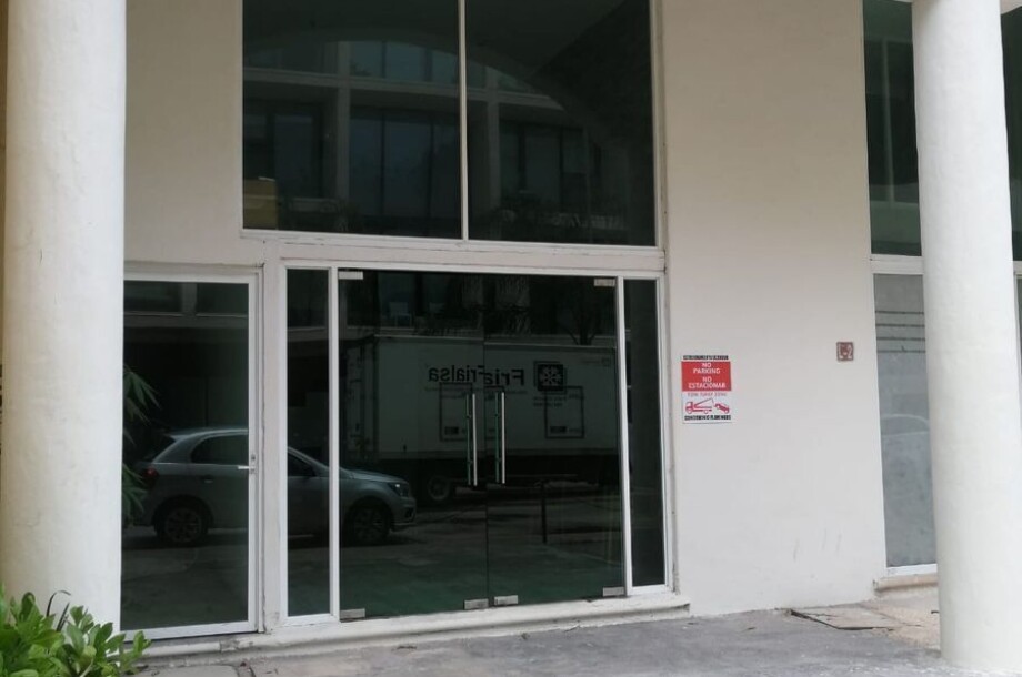 Local en Renta tipo Loft Doble Altura | Condominio Flamingos-1